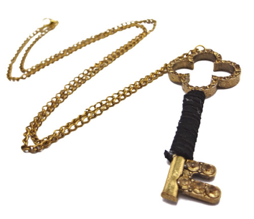 New Arrival Punk Gold Plated Metal Rhinestone Key Pendant Necklace N-4778