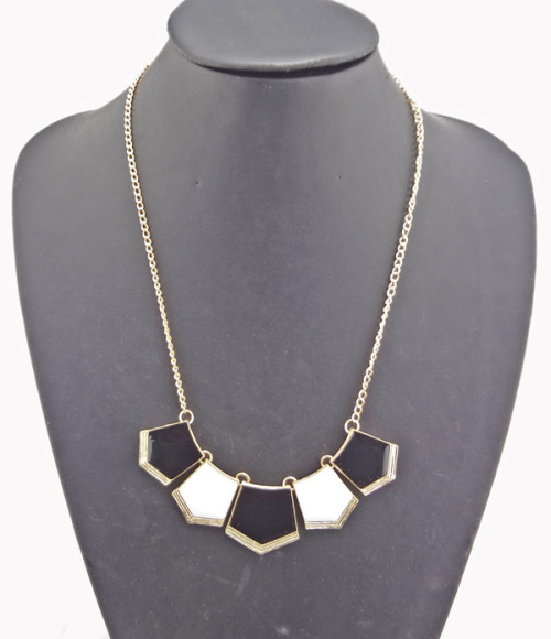 European Style Enamel Polygon Geometry Golden Pendant Necklace N-4561