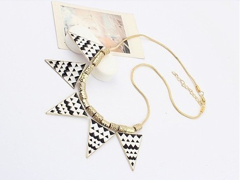 European Vintage Style Gold Plated Alloy Enamel Black/White Wave Triangle Pendant Snake Chain Necklace  N-4757