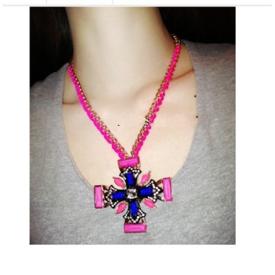 New Fashion Gold Plated Alloy Rose Ribbon Weave Chain Resin Rhinestone Flower Cross Pendant Necklace  N-0579