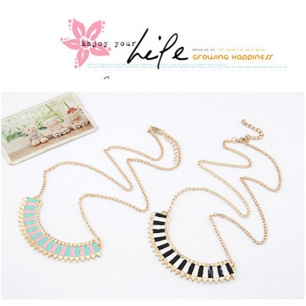 European Style Gold Metal Enamel Gear Rivet Pendant Necklace N-4604