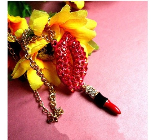 New Korean Style Fashion Golden Chain Red Rhinestone Lip Lipstick Pendant Necklace
