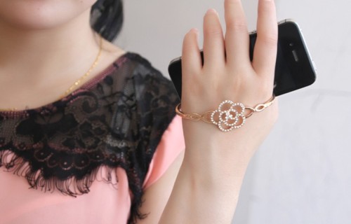 New Korean Style Gold/Silver Plated Alloy Rhinestone Hollow Out Flower Wrist Bracelet B-0296
