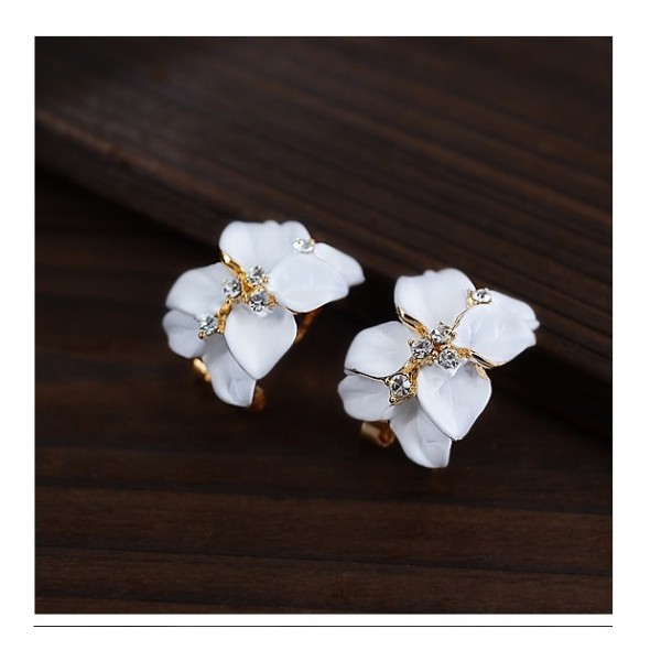 E-2111 New Korean  Style Pure Delicate Rhinestone Gardenia  Alloy Enamel Stud Earrings