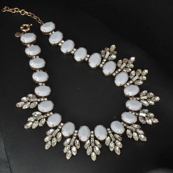 Europe Vintage Style Bronze Metal resin gem rhinestone crystal leaves Choker Necklaces N-3056