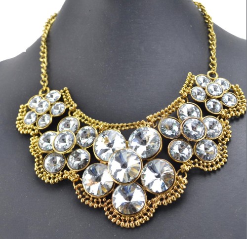 N-3095 European Vintage Gold Metal Charming Crystal Shinning Flowers Bib Pendant Necklace