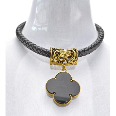 N-3094 European Vintage Gold Metal Hollow Out Flower Black Resin Four Leaf Clover  Pendant Necklace