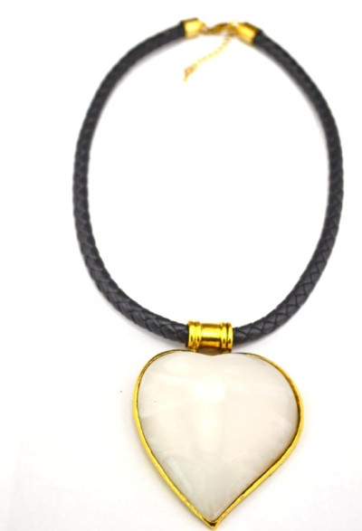N-4864 European Vintage Style Gold Metal  Black Leather Chain Resin Heart Pendant Necklace