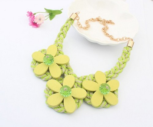 N-3115 New Arrival Fashion Koear Ribbon Gold Plated Chain Wood Flower Acrylic Crystal Pendant Necklace