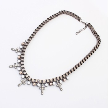 N-0587 New Arrival Fashion Gun Black Alloy Acrylic Pearl Rhinestone Cross Pendant Necklace