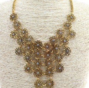 N-3517 New Arrival European Vintage Gold/Silver Metal Rhinestone Hollow Out Flower Bib Pendant Necklace