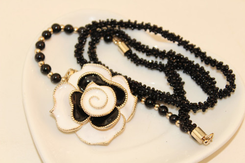 N-1652Fashion Korea style black beads Chain Rhinestone Enamel Rose Flower Pendant  Necklace