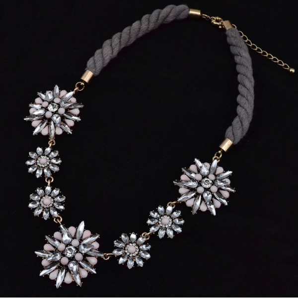 N-3592 European Style Vintage Gold Metal Resin Gem Crystal Flower Pendant Rope Chain Necklace
