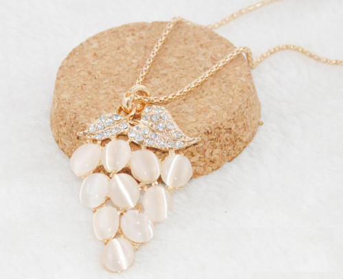 N-3601 Fashion Korea Style Gold Plated Alloy Rhinestone Opal Fruit Grape Pendant Necklace