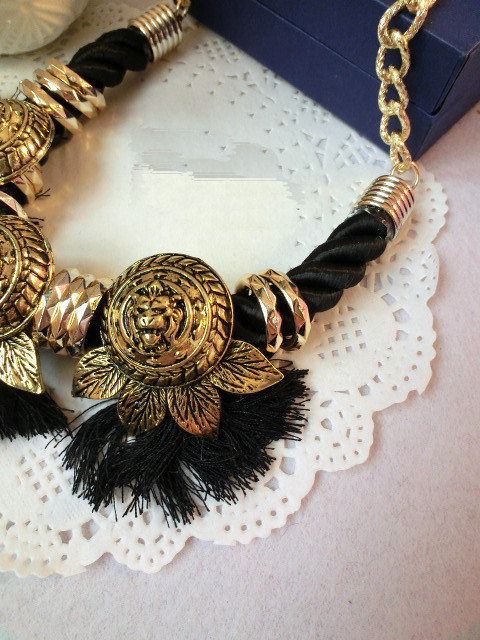 N-3623 Vintage Style Gold Plated Alloy Lion Head Leaves String Tassels Necklace