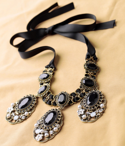 N-3627 New Vintage Style Bronze Alloy Silk Chain Black Crystal Rhinestone Pearl Flower Pendant Necklace