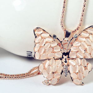 N-2614  Fashion Style Gold Plated Chain Rhinestone Opal Gem Butterfly Pendant Necklace