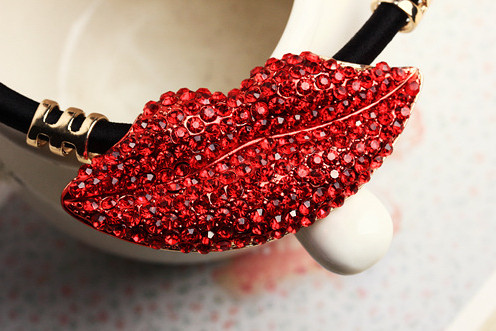 N-3838 Korea Style Exaggerated Big Red Lip Rhinestone Pendant Female Black Rope Chain Vintage collar  necklace