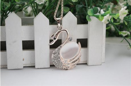 N-5033  Korea style gold plated alloy cat eye stone rhinestone Swan long pendant necklace