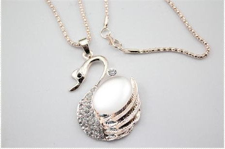 N-5033  Korea style gold plated alloy cat eye stone rhinestone Swan long pendant necklace