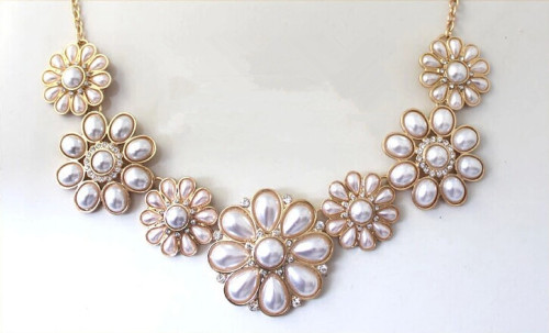 N-5054 Korea Style  Gold Plated Chain  Rhinestone Pearl White Flower Choker Necklace