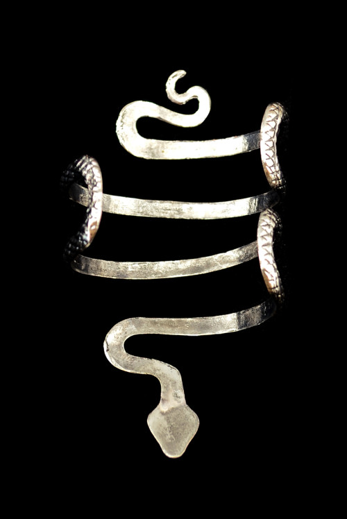 B-0393 * Vintage Style Silver Snake Shape Open Bangle Cuff