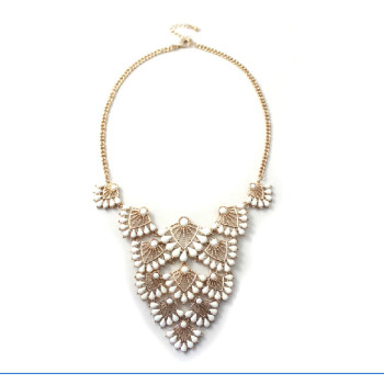 N-5135  Korean fashion  gold plated link chain fan shape white/black  bead statement necklace