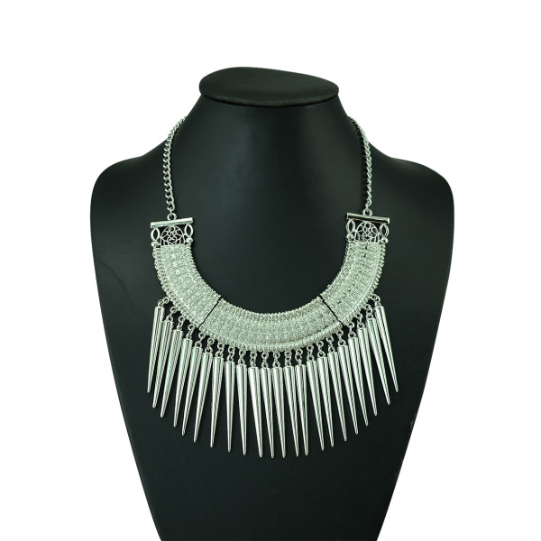 N-5216  European style Carving Crescent Choker Rivet Tassels Necklace