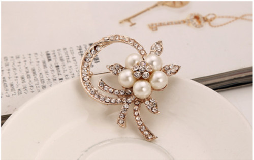 P-0163 Korean style pearl flower scarf buckle alloy rhinestone collar pin brooch