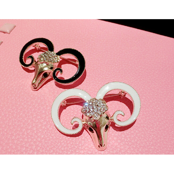 P-0162 Korean style chinese sheep animal  alloy rhinestone white/black 2 colors  pin brooch