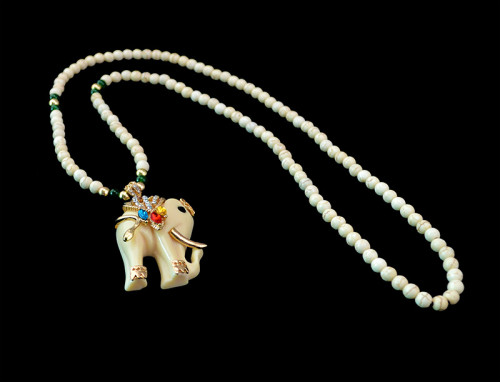N-5511 Bohemian Simple Style Bead Long Chain Crystal Large Elephant Pendant for Women