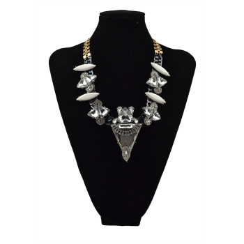N-5564 European Fashion Jewelry Gun Black Plated White Rhinestone Resin Flower Statement Chain Crystal Big Triangle Necklace & Pendant for Women Accessories