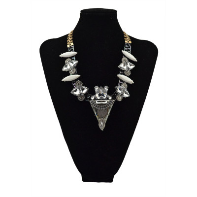 N-5564 European Fashion Jewelry Gun Black Plated White Rhinestone Resin Flower Statement Chain Crystal Big Triangle Necklace & Pendant for Women Accessories