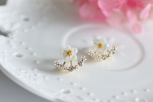 E-3547 New European Korean Fashion Popular Shell Flower Crystal Silver Plated Ear Stud  Earrings