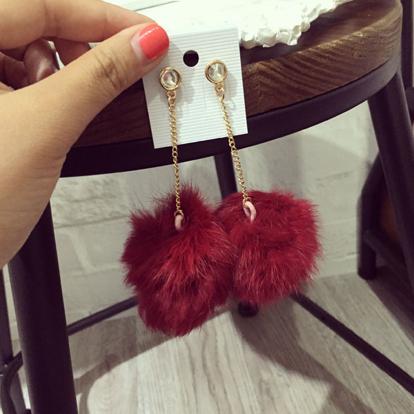 E-3660  3 Colors European Style Major Suit Exaggerated Catwalk Earrings Fashion Rabbit Fur Big Ball Drop Earrings for Women Jewelry