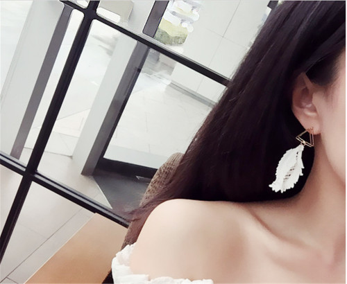 E-3832 Korean Fashion Gold Plated White Leaf Shape Earring Stud Earrings for Women Jewelry