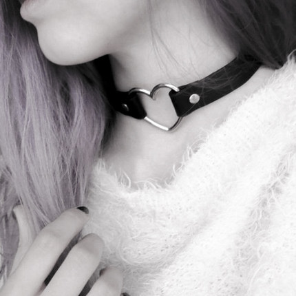 N-6451 Punk PU Leather Heart Pendant Gothic Necklace Choker for Women