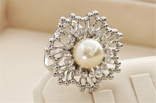 P-0346 Bohomian Style Vintage Gold Silver Plated Alloy Pearl Flower Shape Crystal Scarf Buckle Brooch Women & Girl Accessory