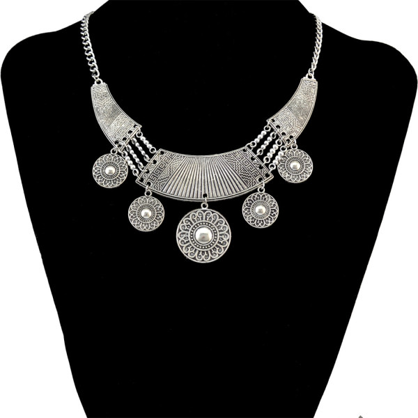 N-6585 Bohemian Style Retro Tibatan Silver Plated Alloy Carved Flower Round Plates Tassel Choker Bib Necklaces Trendy Ethnic Boho Women Accessory