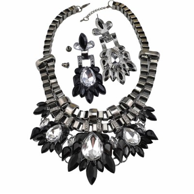 N-3597 European Gun Black Metal Resin Crystal Flower Choker Necklace Earrings Set