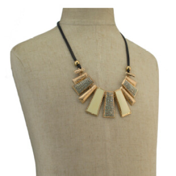 N-4271 2 Colors Vintage Leather Chain Rhinestone Pendant Natural Stone Necklace For Women