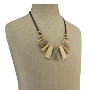 N-4271 2 Colors Vintage Leather Chain Rhinestone Pendant Natural Stone Necklace For Women