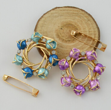 P-0384 Flower Gold Metal Beads Rhinestone Brooches Scarf Pins for Women Clothes Accessories