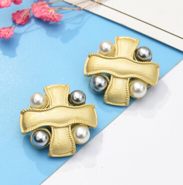 E-5105 2 Styles Korean Personalized Geometric Design Copper Pearls Stud Earrings Creative Fashion Round Shaped Earrings for Women Party Jewelry