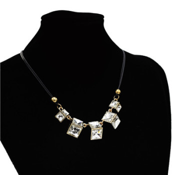 N-3872 Multicolor Stylish Geometric Crystal Pendant Necklace Adjustable Women's Jewelry