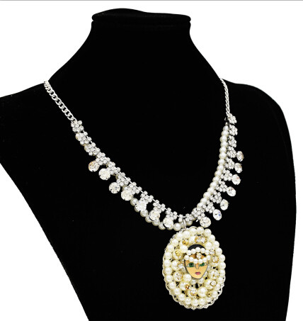 N-3539 Fashion Pearl Crystal Figure Girl Beaded Statement Necklaces for Women Party Jewelry