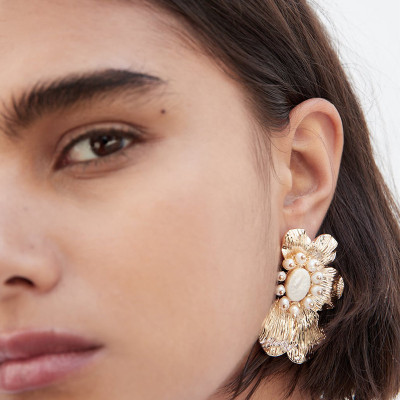 E-5483 Golden Flower Shape Pearl Earrings Fashion Atmosphere Lady Earrings