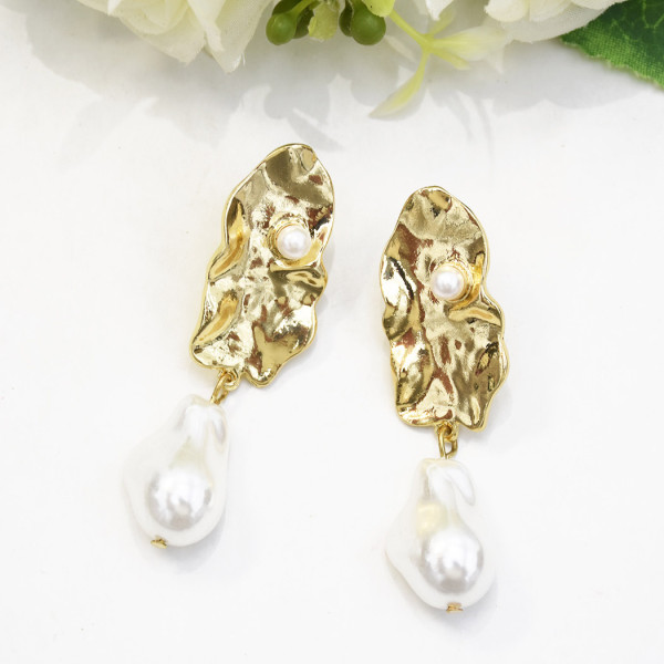 E-5514 Baroque Vintage Earrings Fashion Antique Alloy Leaf Irregular Simulated Pearl Charm Earrings for Woman pendientes mujer