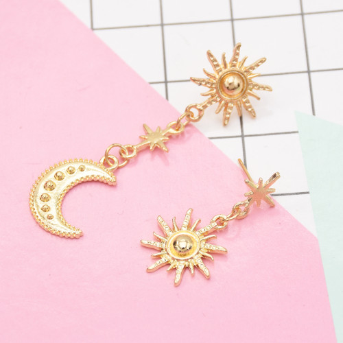 E-5578 Moon Star Earrings Small Cute Simple Eye Earring Generous Bridal Jewelry