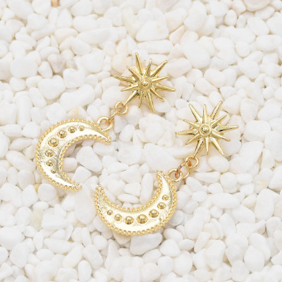 E-5578 Moon Star Earrings Small Cute Simple Eye Earring Generous Bridal Jewelry